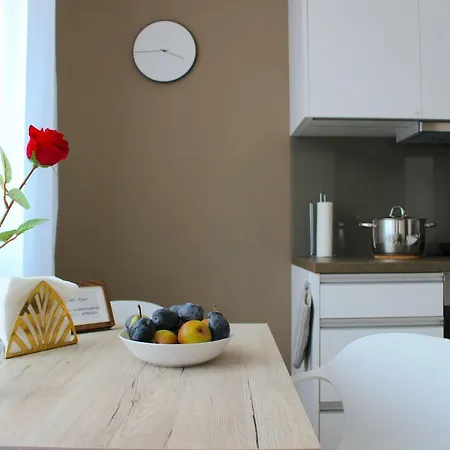 Little Romance In 아파트 *